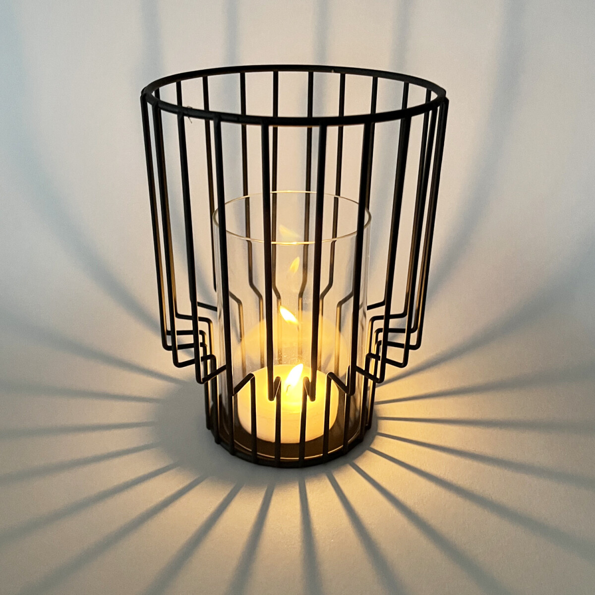 Lampion ogrodowy w nowoczesnym stylu Bee box